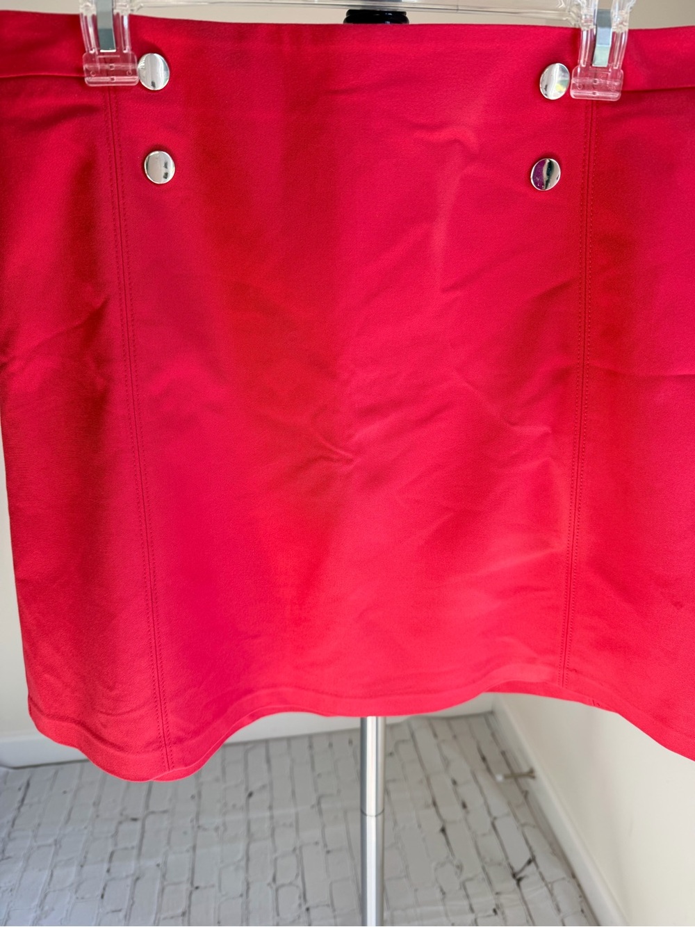 New 7th Avenue Tomato Red Mini Skirt with Silver Button Detail sz 10